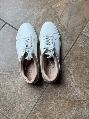 SOUL Naturalizer Women’s Neela White Sneaker with Beige Trim Size 9